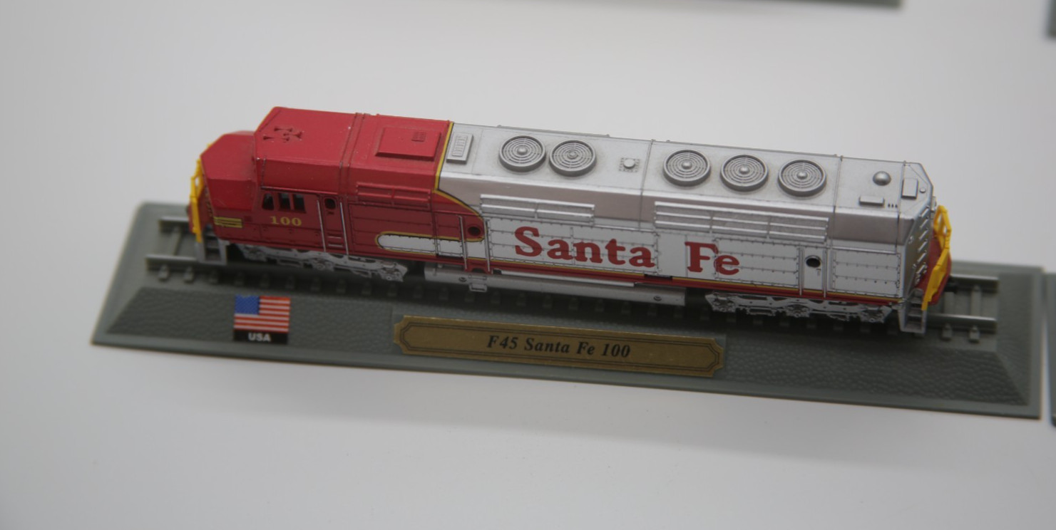 Train Replica’s die cast 1:31 scale 5 diesel locomotive engines
