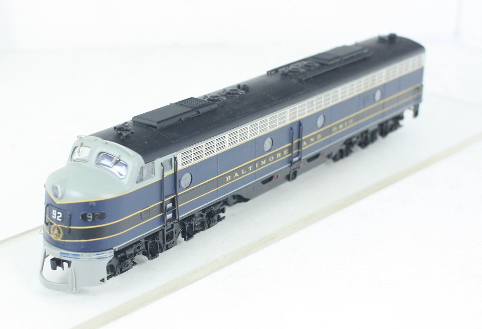 HO Proto 2000 8118 Baltimore & Ohio E8 Diesel Locomotive Runs Excellent #92
