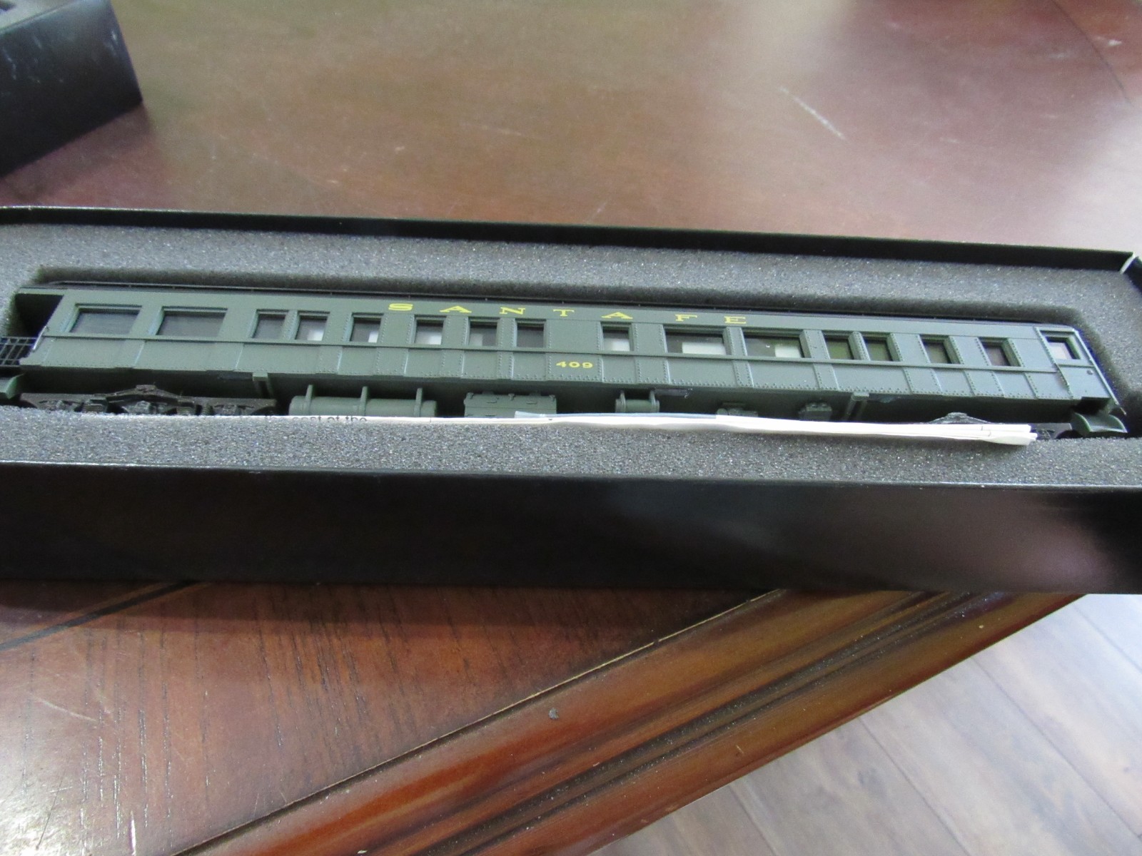 (3) SPECTRUM HO SANTA FE PASSENGER CARS (2 COACH & 1 OBSERVATION) – NIB