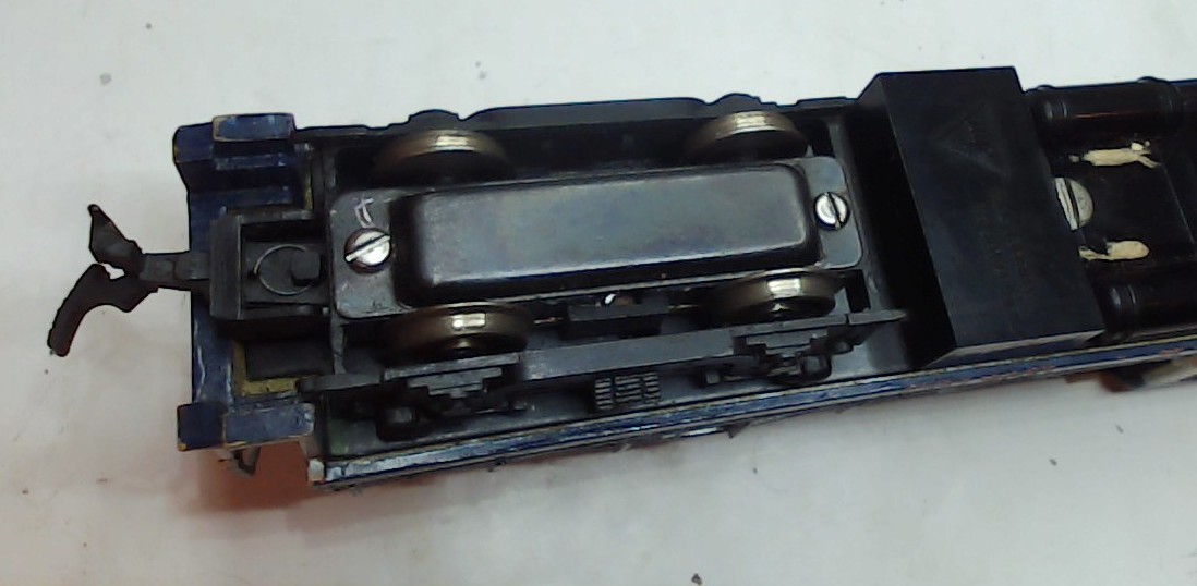 Hand-painted AHM HO RS-2 Diesel Locomotive, 2 Cabooses – Roco, Unbranded (DL076)