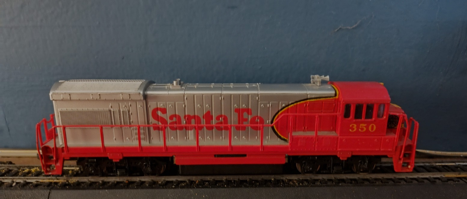 HO Scale Bachmann Santa Fe diesel Locomotive no 350