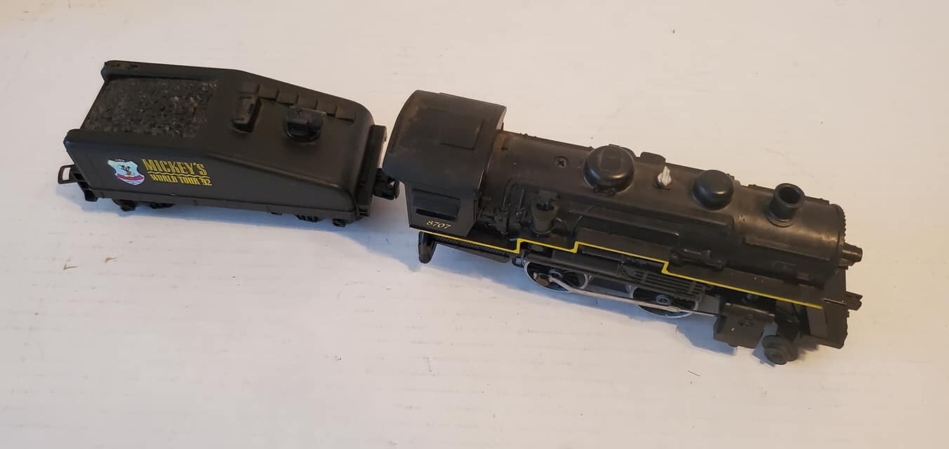 Lionel Train Engine #8707 & Tender from 1992 Disney Mickeys World Tour Train Set