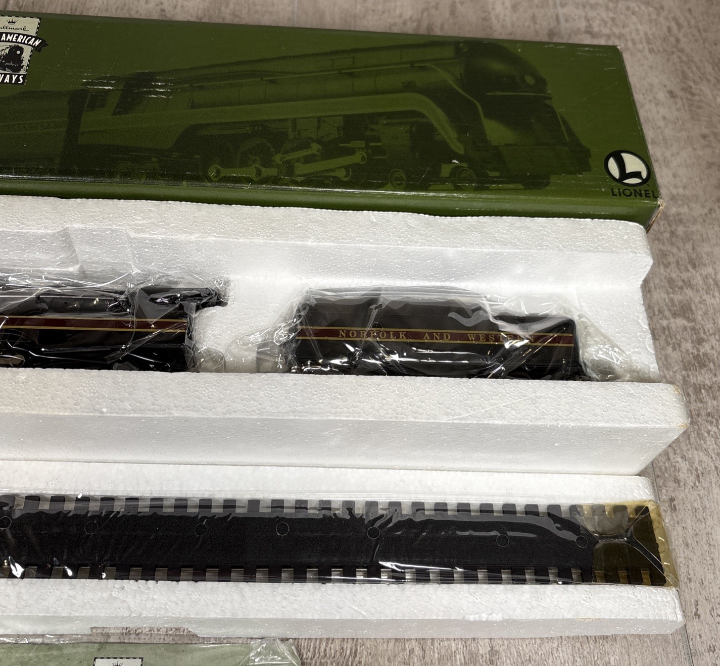 Hallmark Great America Railways Lionel 746 Norfolk & Western Locomotive & Tender