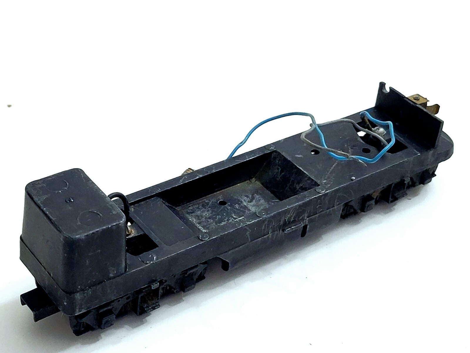 VINTAGE REVELL 1956 3990-003 LOCOMOTIVE CHASSIS ONLY METAL HO – SEE PICS
