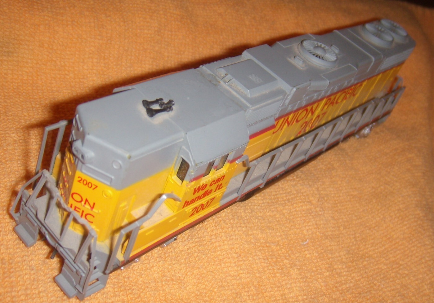 HO Union Pacific GP38-2 Hi Nose EMD Diesel Locomotive #2007 – Tested & Running