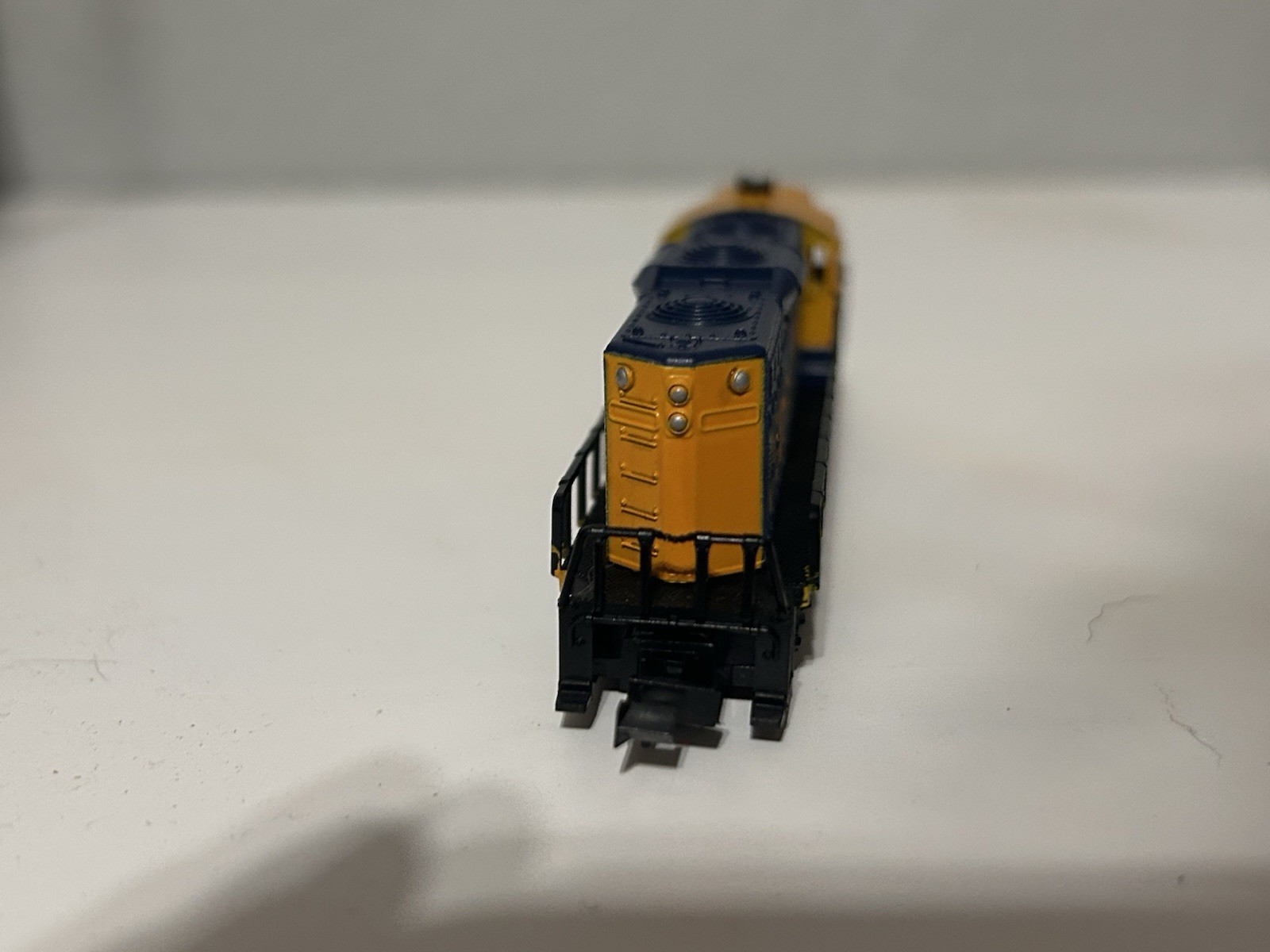 N Scale Atlas #4051 – Santa Fe GP7 #2926 + Caboose!