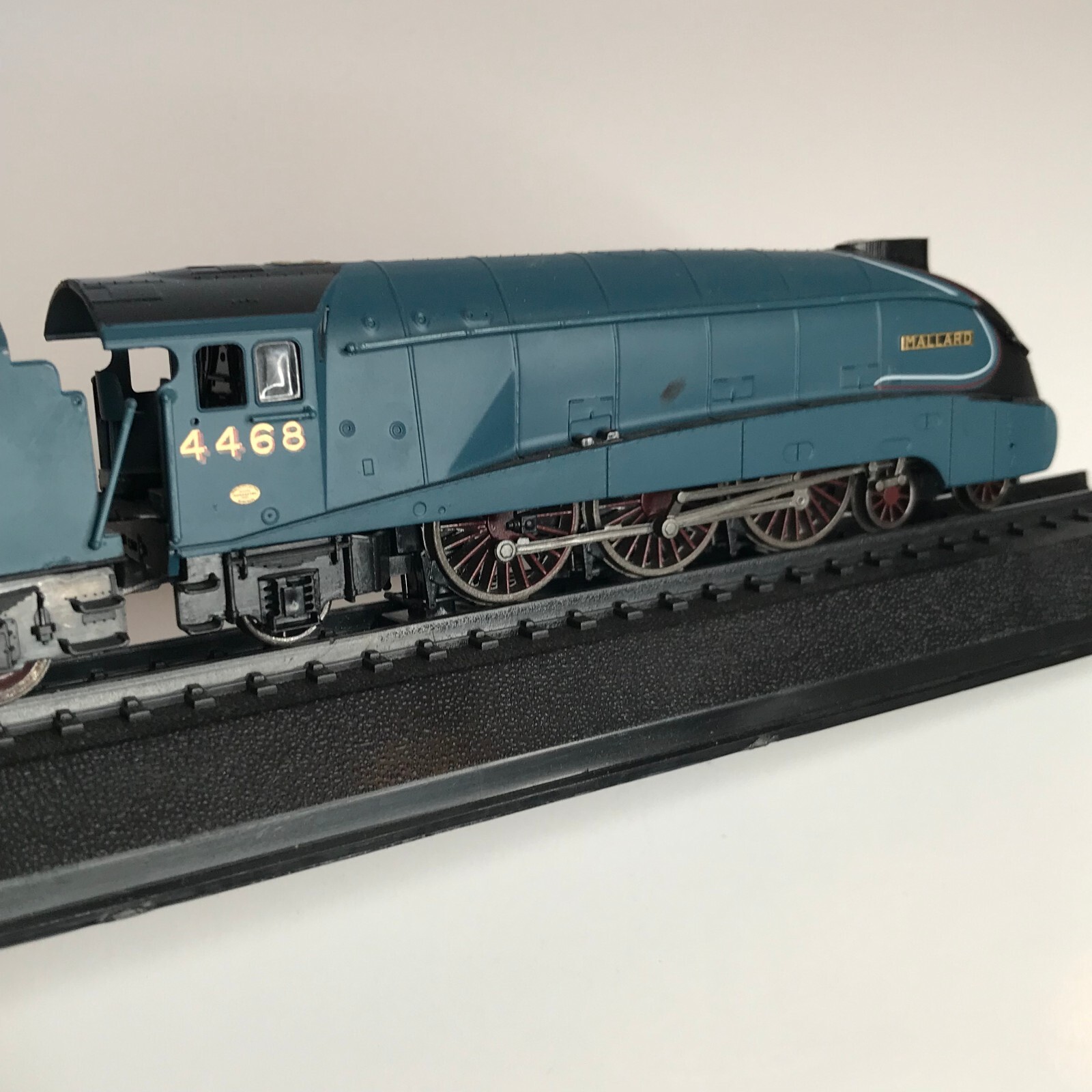 Vintage Mallard Model Plastic Train 1938 Class A4 No. 4468 On Stand