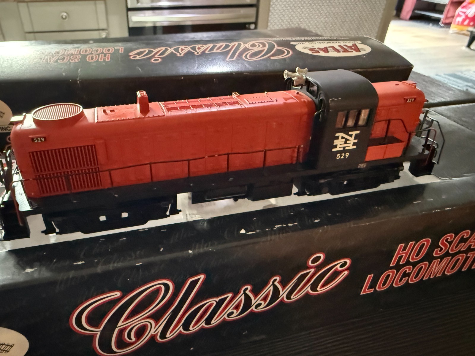 ATLAS Classic HO SCALE RS3 NEW HAVEN #529