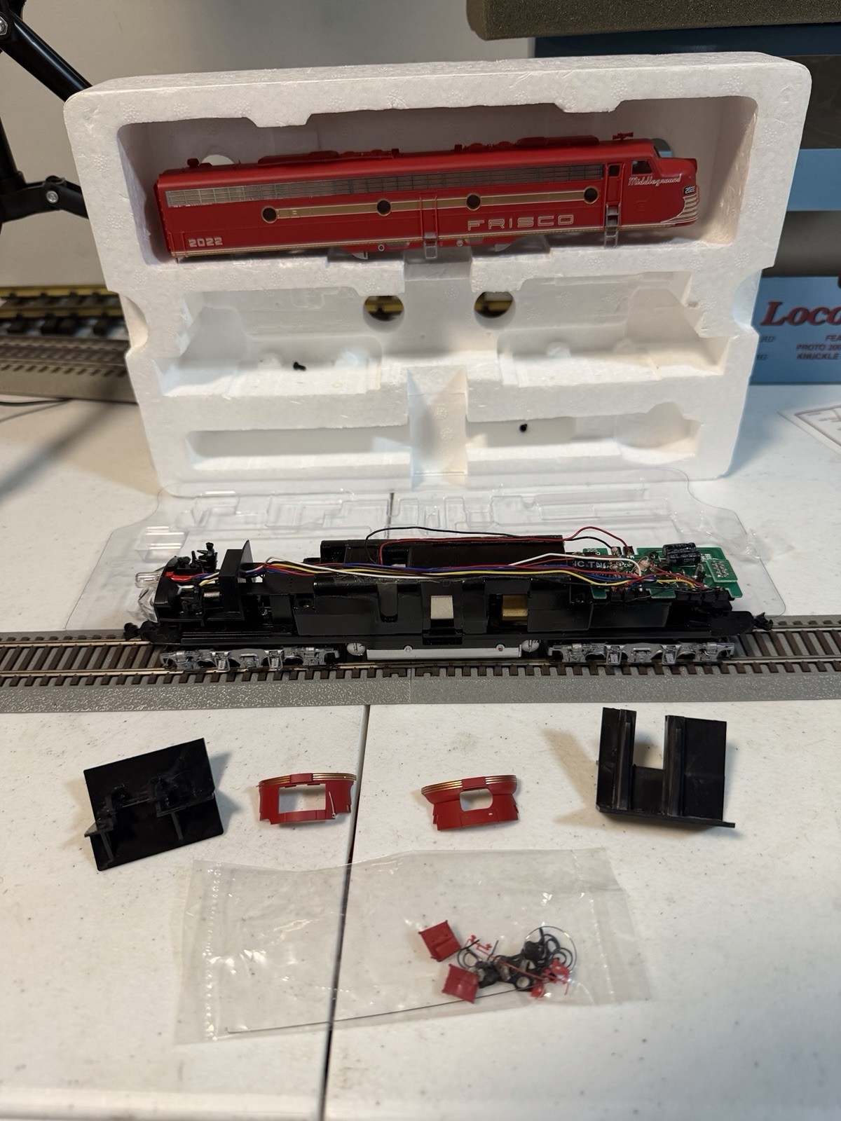 Proto 2000 Ho 1/87 Limited Editon Frisco E8/9 Diesel Locomotive #2022 LN/OB Rare