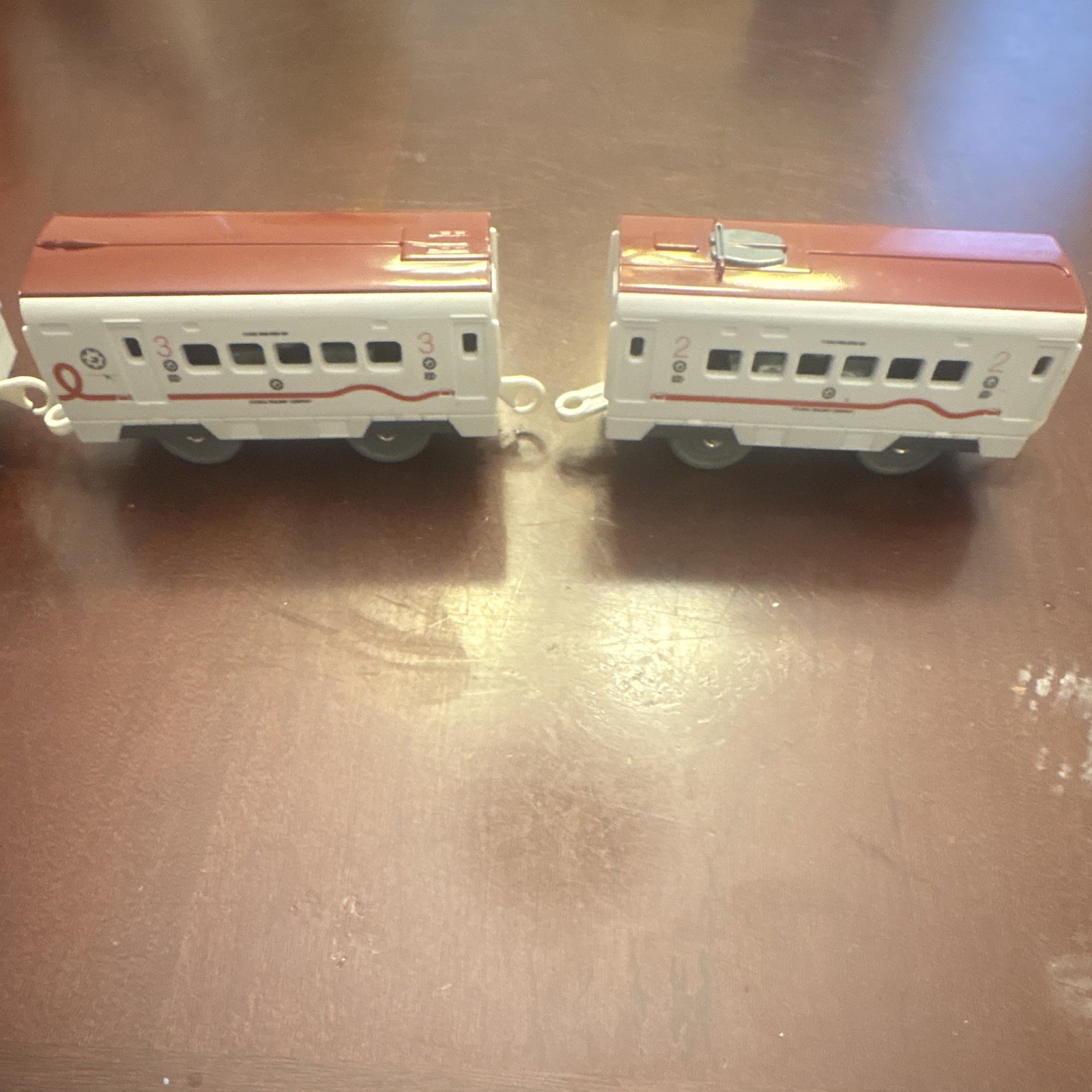 TOMY Tomica Plarail Series 800 Shinkansen Train Set 6 Cars White/Red