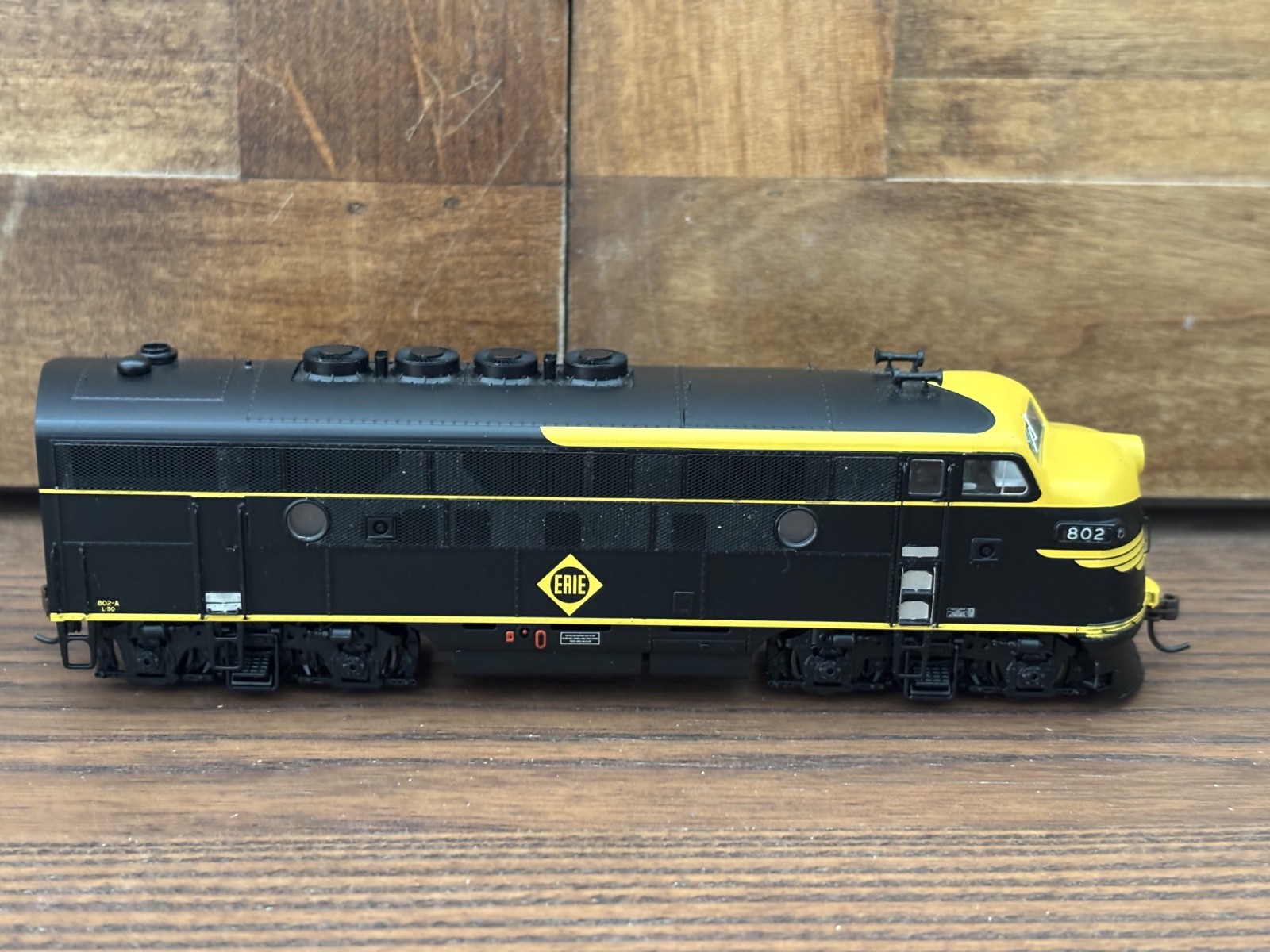 Athearn Genesis HO Erie AB Diesel Locomotive Set Runs Well with Boxes