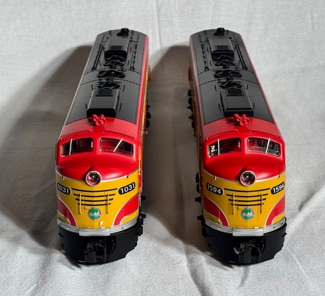 LIONEL 6-39606 FLORIDA EAST COAST E9 AA DIESEL SET, #1594, #1031 (USED)