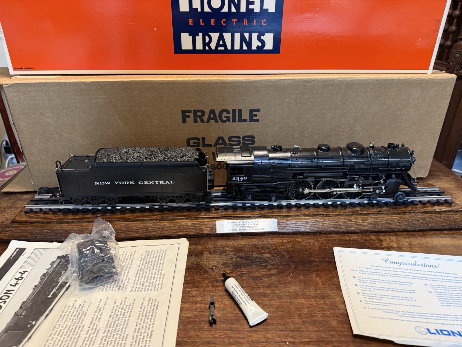 Lionel 6-18005 O NYC 4-6-4 700E Hudson Steam & Tender #5340 w/ Display Case