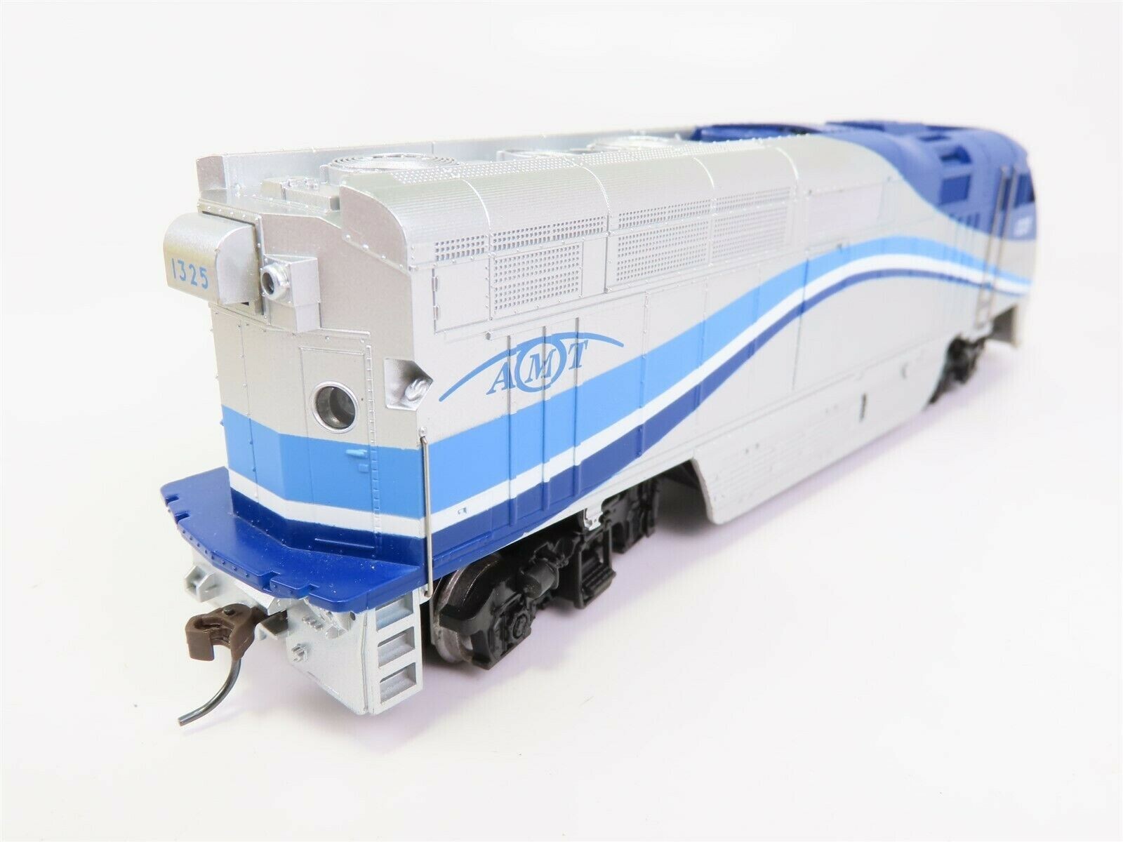 Athearn HO Scale 2618 AMT (Metropolitan Transportation Agency Montreal) F-59PHI.