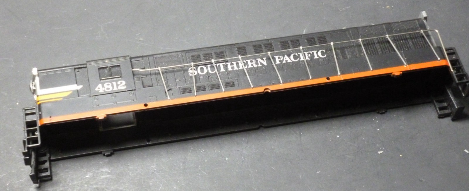 Ho Athearn Diesel locomotive FM trainmaster shell southern pacific