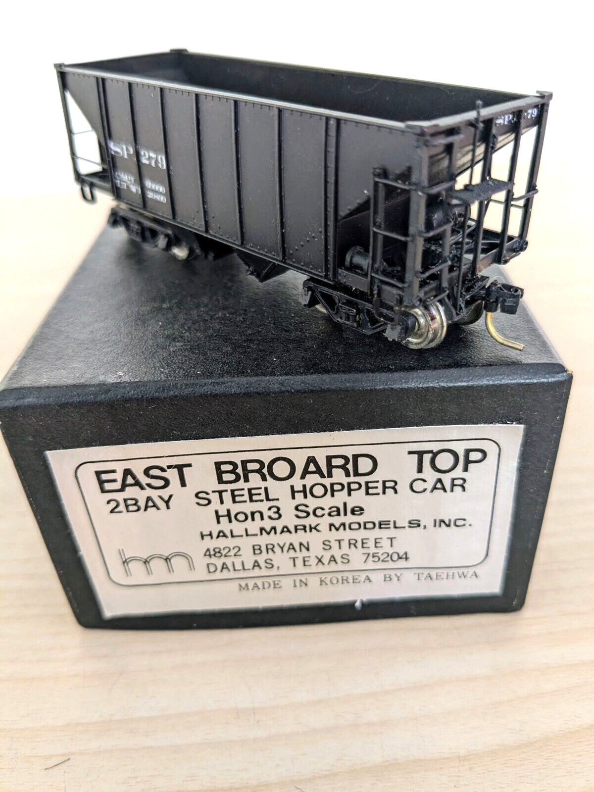 HALLMARK BRASS EAST BOARD TOP 2-BAY STEEL HOPPER CAR HOn3 **CUSTOM-PAINT **NICE!