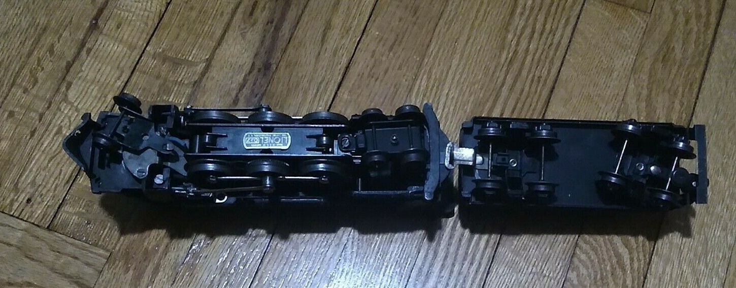 Lionel #2026 Locomotive with Tender 1940s UNTESTED + 3 other cars as pictured
