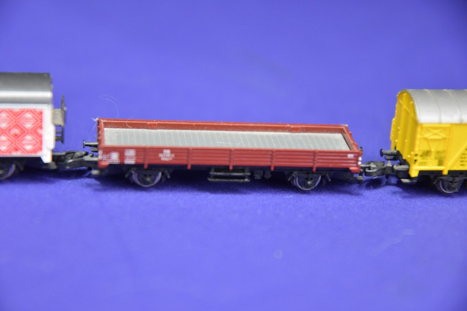 Marklin Mini #89 008 DB Class 89 locomotive Z scale & 4 More Cars