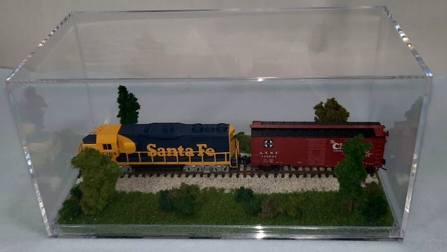 N SCALE – SINGLE TRACK 8″ – DISPLAY CASE- “SUMMER SCENE” -FOR ANY N TRAINS