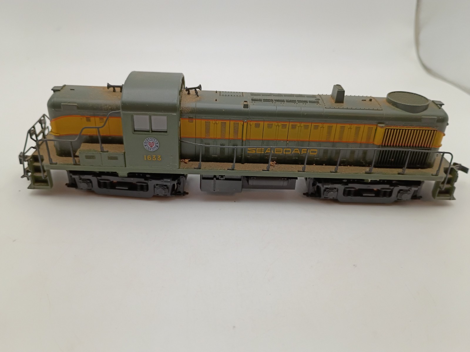 Kato HO Scale Seaboard Air Line #1633 Alco RS3 Diesel Locomotive