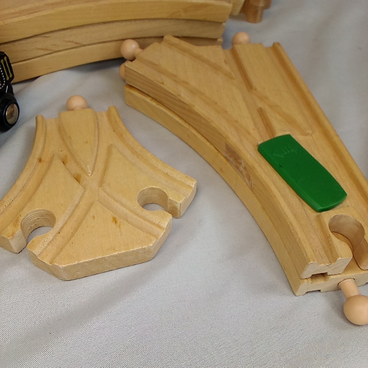 Maison Battat Wooden Railway Train Lot Engines Cars Crane Tressles Track Set