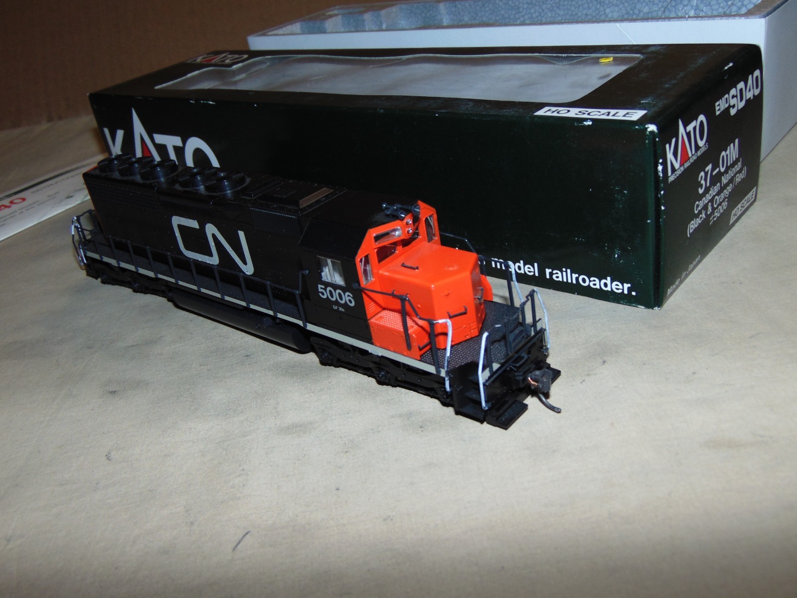 KATO HO 37-01M CANADIAN NATIONAL SD40 DIESEL WITH DCC + BOX