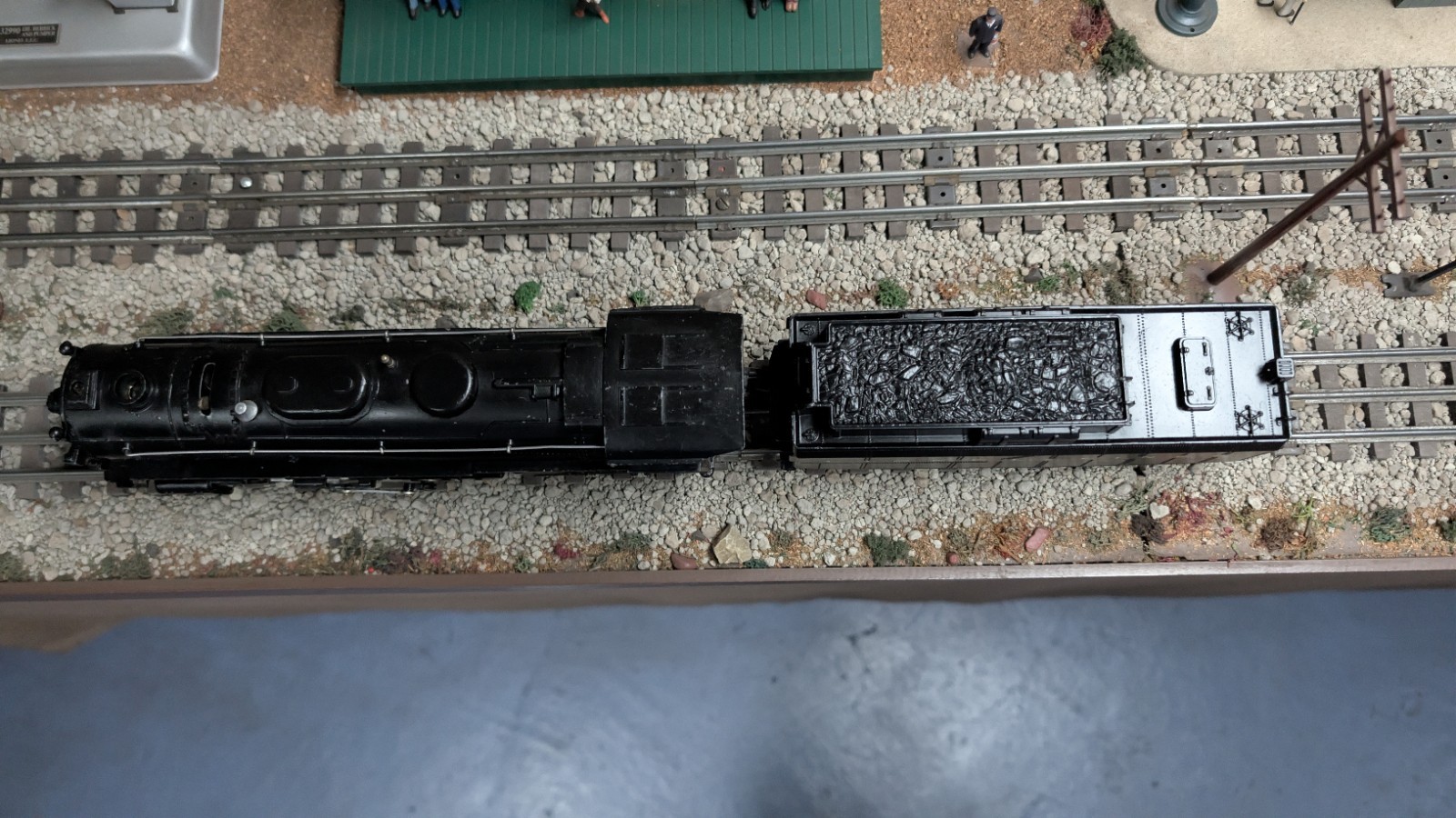 Lionel Postwar 685 Steam Engine with 6026W Whistling Tender