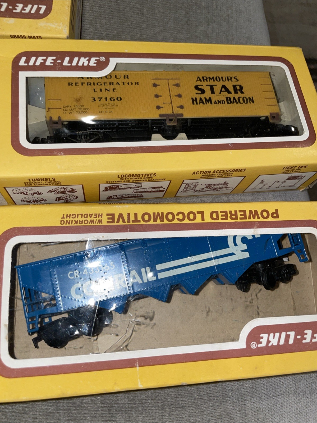 LIFE-LIKE SET OF 5 TRAIN CARS HO SCALE 8302,8446,8505,8541,1872