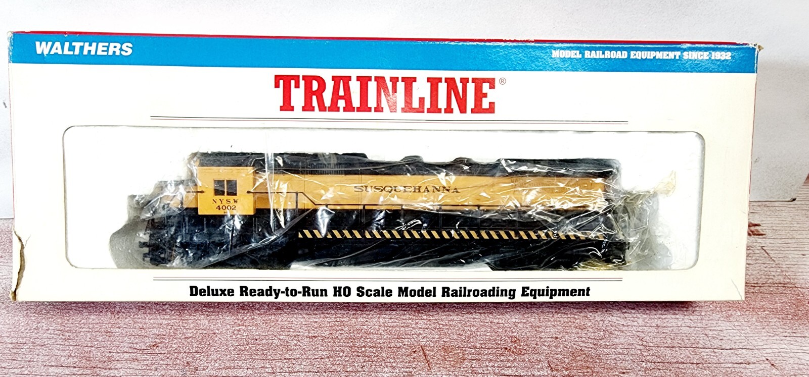Walthers Trainline 931-173 New York Susquehanna RR GE Dash 8-40B 4002 Powered HO
