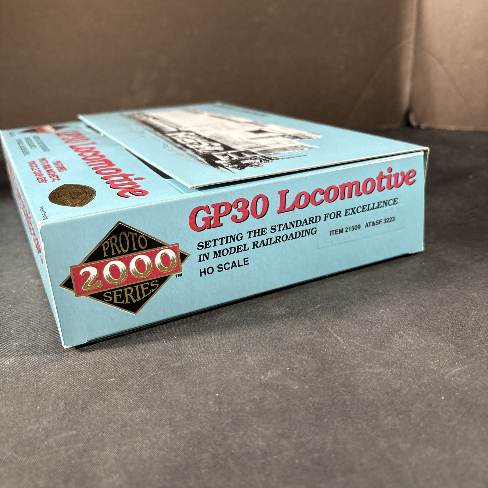 PROTO 2000 HO SCALE LOCOMOTIVE GP30 ASSEMBLED WORKING LN 21509 AT&SF 3233 DCC