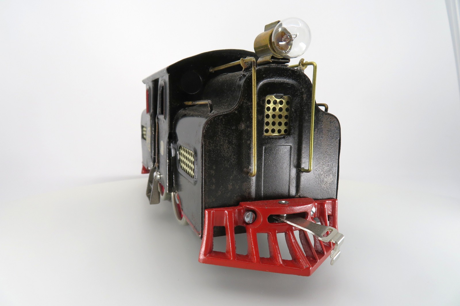 1914-1917 Lionel Standard Gauge Black #33 Locomotive w/Slide-on Headlight RUNS!