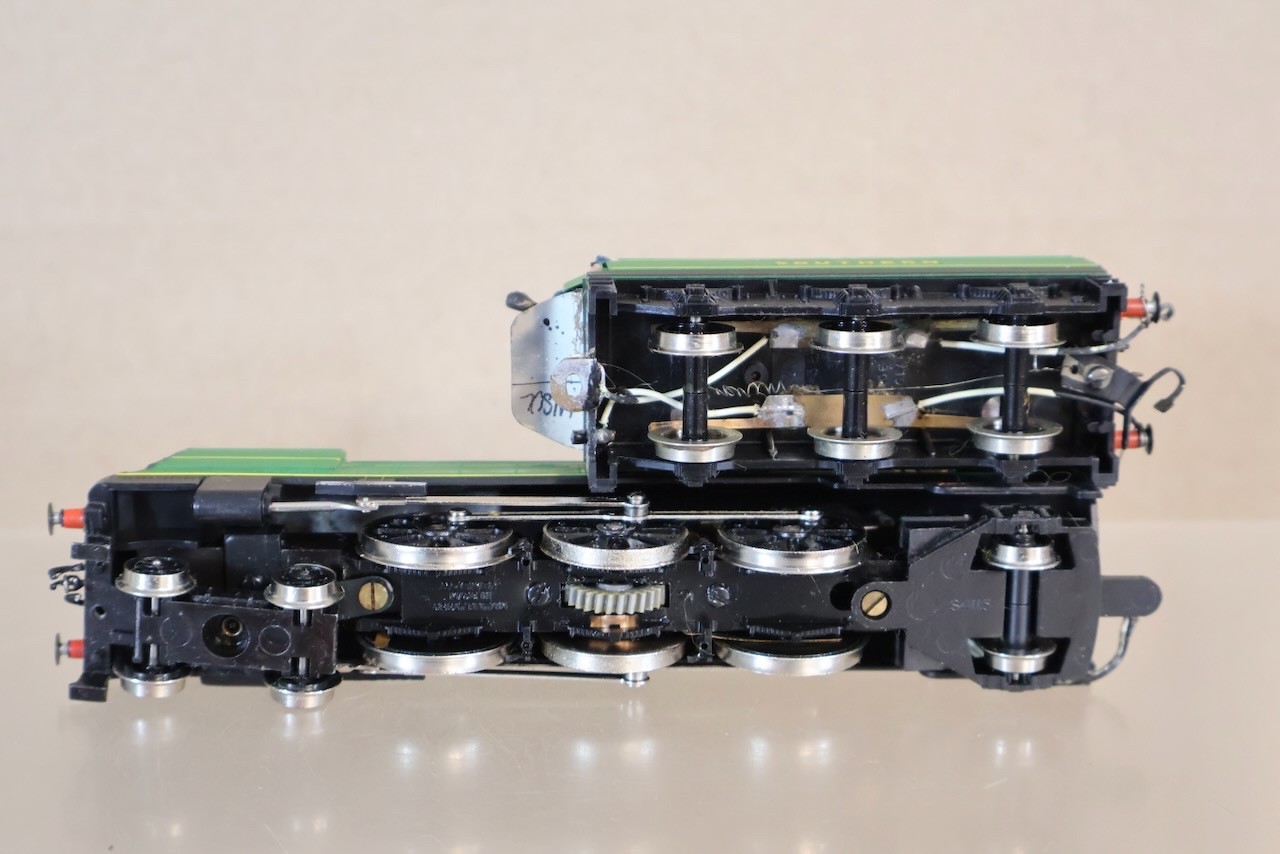 HORNBY R320 KIT BUILT SOUTHERN 4-6-2 BATTLE of BRITAIN LOCO 21C165 HURRICANE op