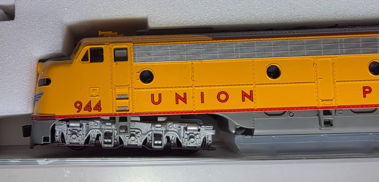 Kato N Scale Union Pacific 994 with DCC and Sound 176-5315-LS