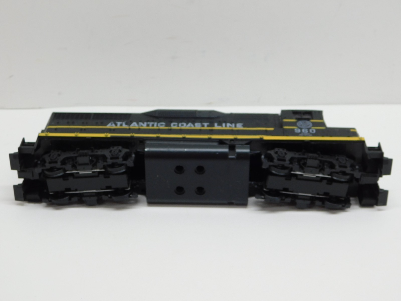 Athearn Blue Box Atlantic Coast Line GP35 Diesel Engine #960-Unpowered Dummy