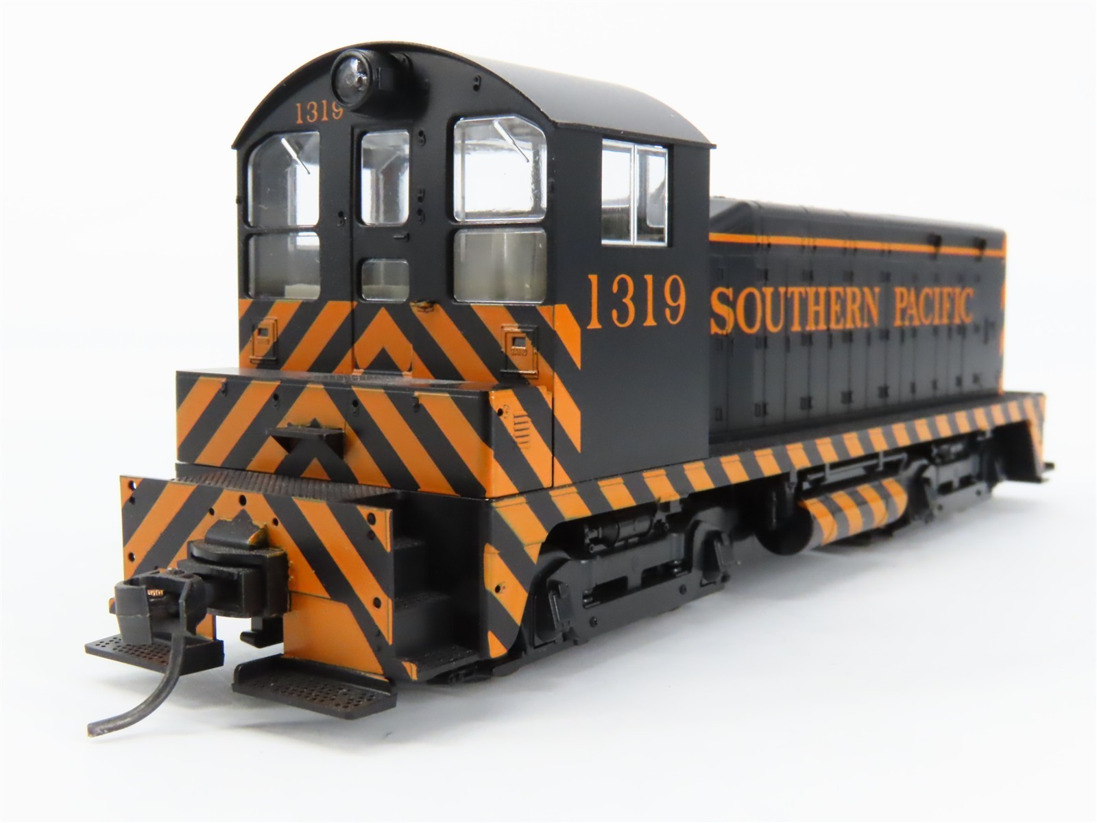 HO Scale KATO 37-1011 SP Southern Pacific EMD NW2 Ph. 1 Diesel Switcher #1319