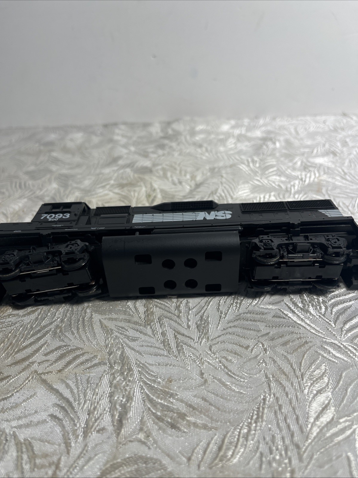 Athearn 4630 HO Norfolk Southern GP50 Powered Diesel Locomotive SOU #7093