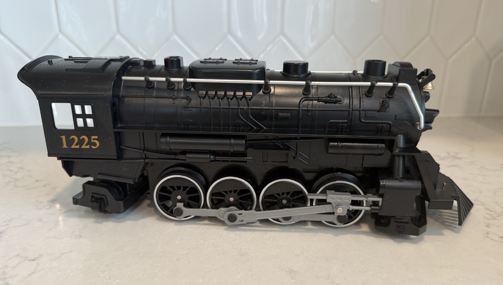 Lionel Polar Express Train Engine Locomotive 1225 Model 711795 Battery G Scale