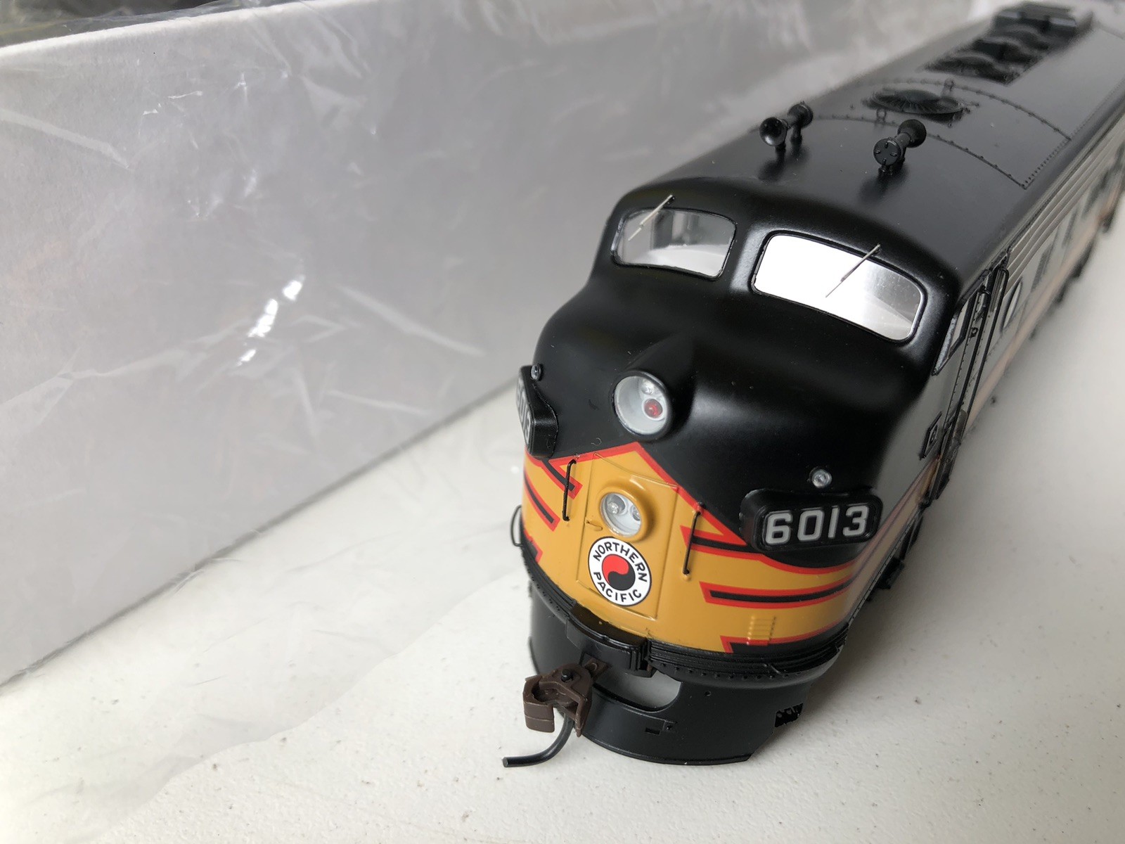 Athearn Genesis G1611 A&B F-7A F-7B Locomotive Set Northern Pacific 6013C 6013D