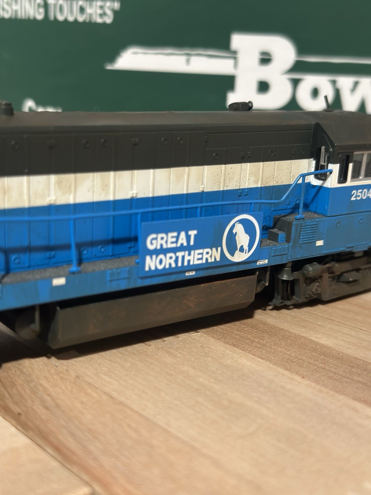 Bowser HO GE U25B Great Northern #2504 Diesel DCC&Sound Weathered