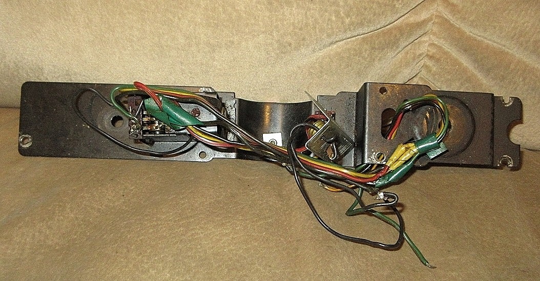 AMERICAN FLYER PA SINGLE MOTOR FRAME W/REMOTE CONTROL UNIT,& HEADLAMP BRACKET