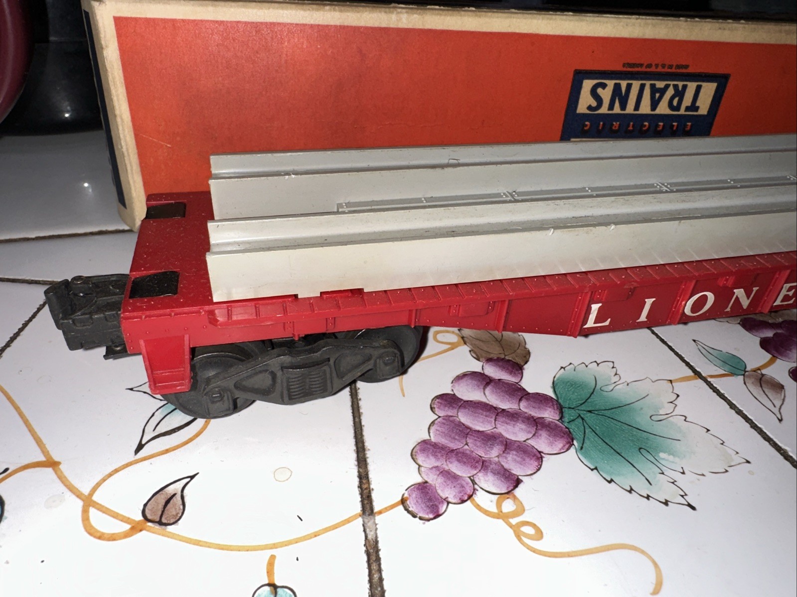 Lionel Postwar Set 1549 Switcher Set With 6262 Red Wheel Car