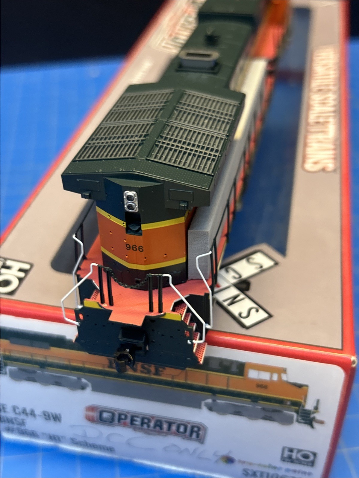 Scale Trains HO BNSF #966 H1 Scheme C44-9W DCC & Sound SXT10679 Appears Unused