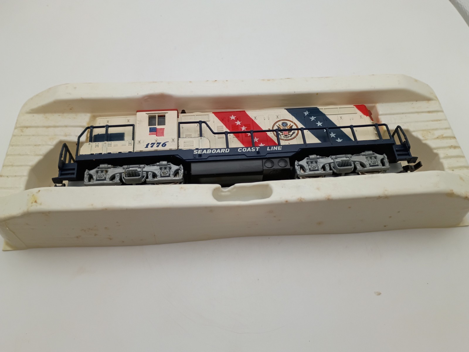 Vintage AHM HO Scale Spirit of ’76 Seaboard Coast Line #1776 Diesel w/ Box