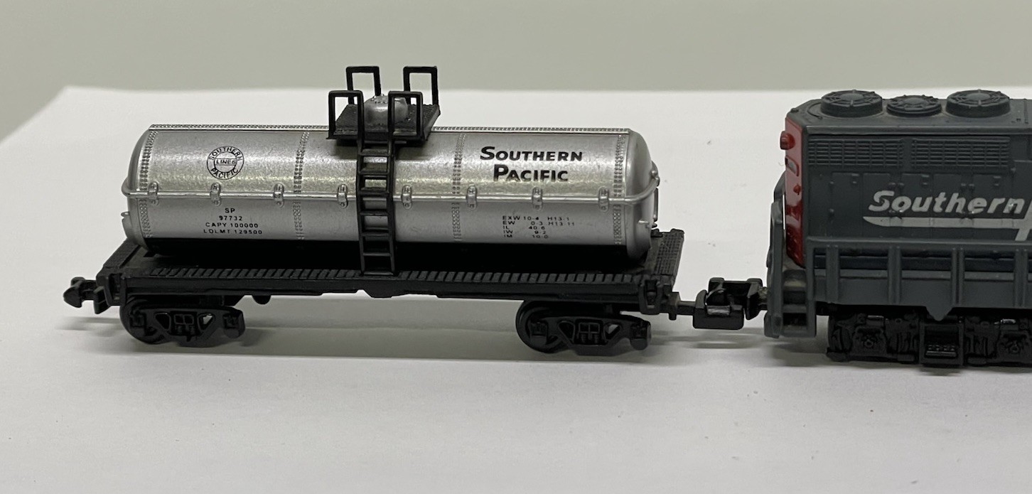 Southern Pacific Locomotive #9725 Model Train No. 418 High Speed w/Tanker Car