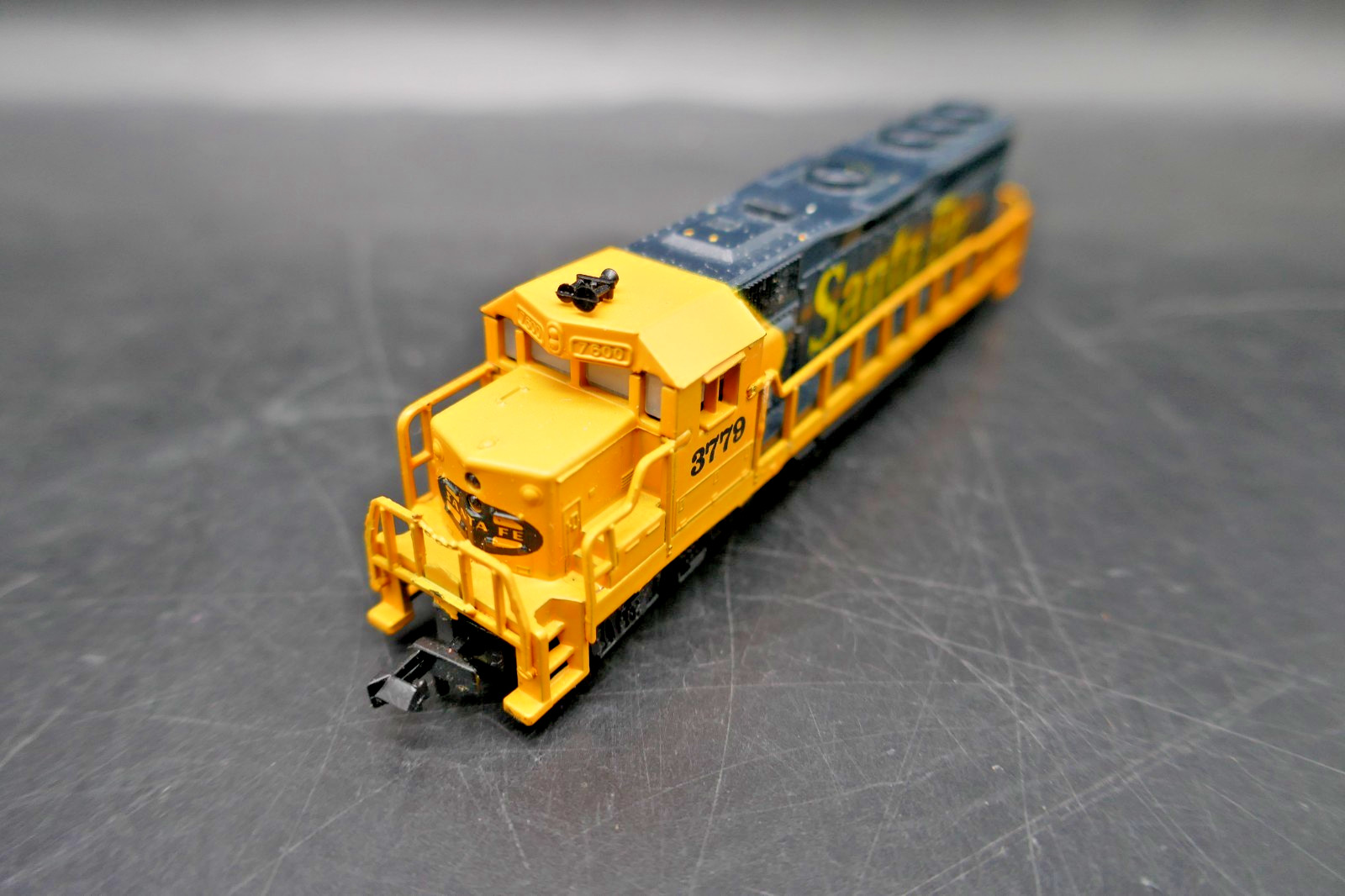 N Life-Like GP-40 Diesel Locomotive Engine Santa Fe #3779 – Tested & Working