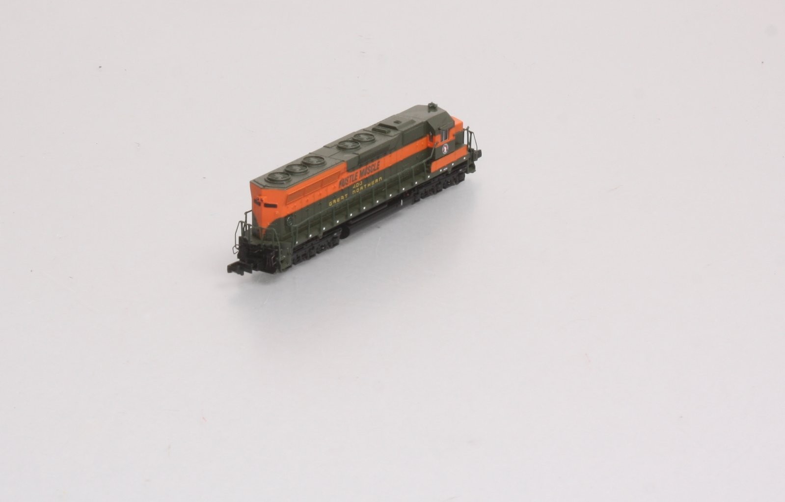Spectrum 82752 N Great Northern “Hustle Muscle” GE EMD SD-45 Diesel Loco #400 LN