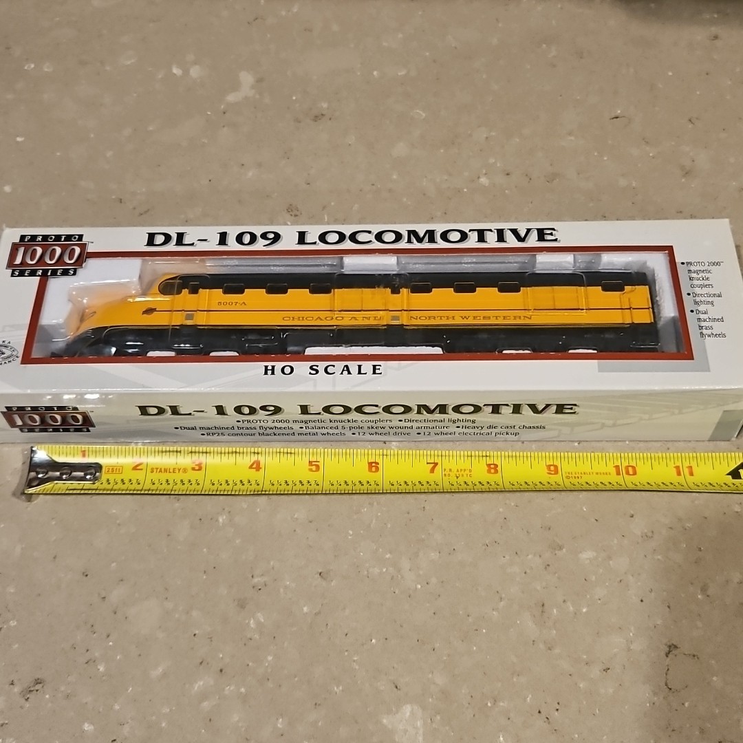 Life-Like PROTO 1000 Diesel Alco DL-109 Powered Chicago & North Western # 5007A