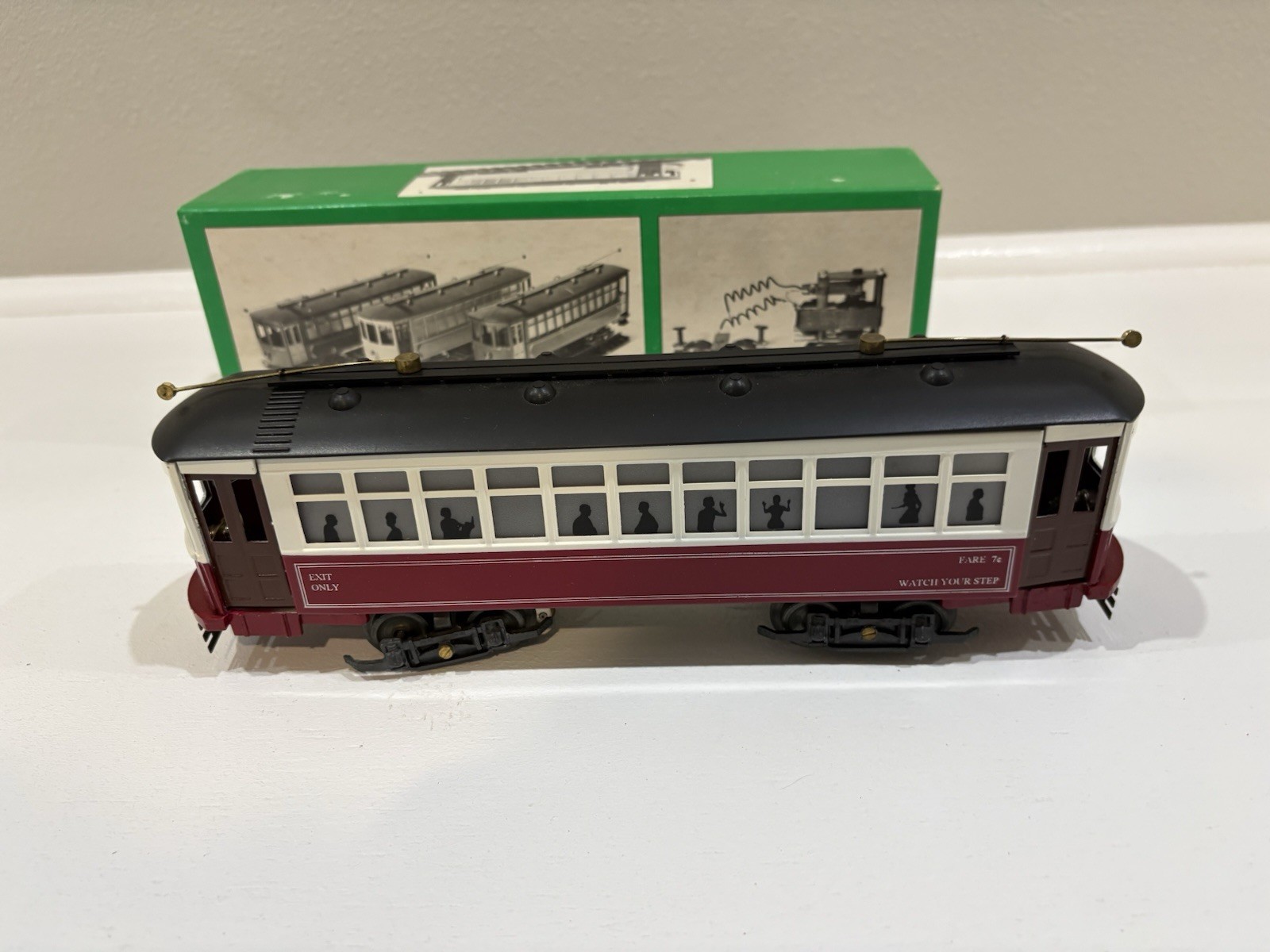 Bowser BRİLL TROLLEY Red & Cream AC Power – 3 Rail #551-50129