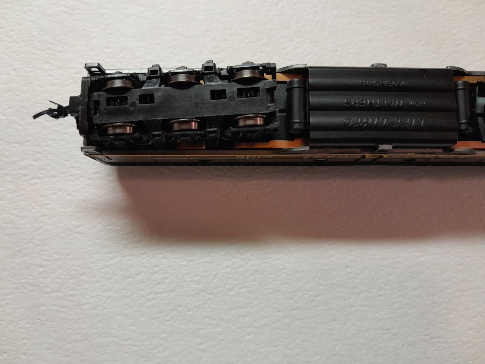 N scale Life like Atlantic coast line E8 E8A locomotive body mount couplers