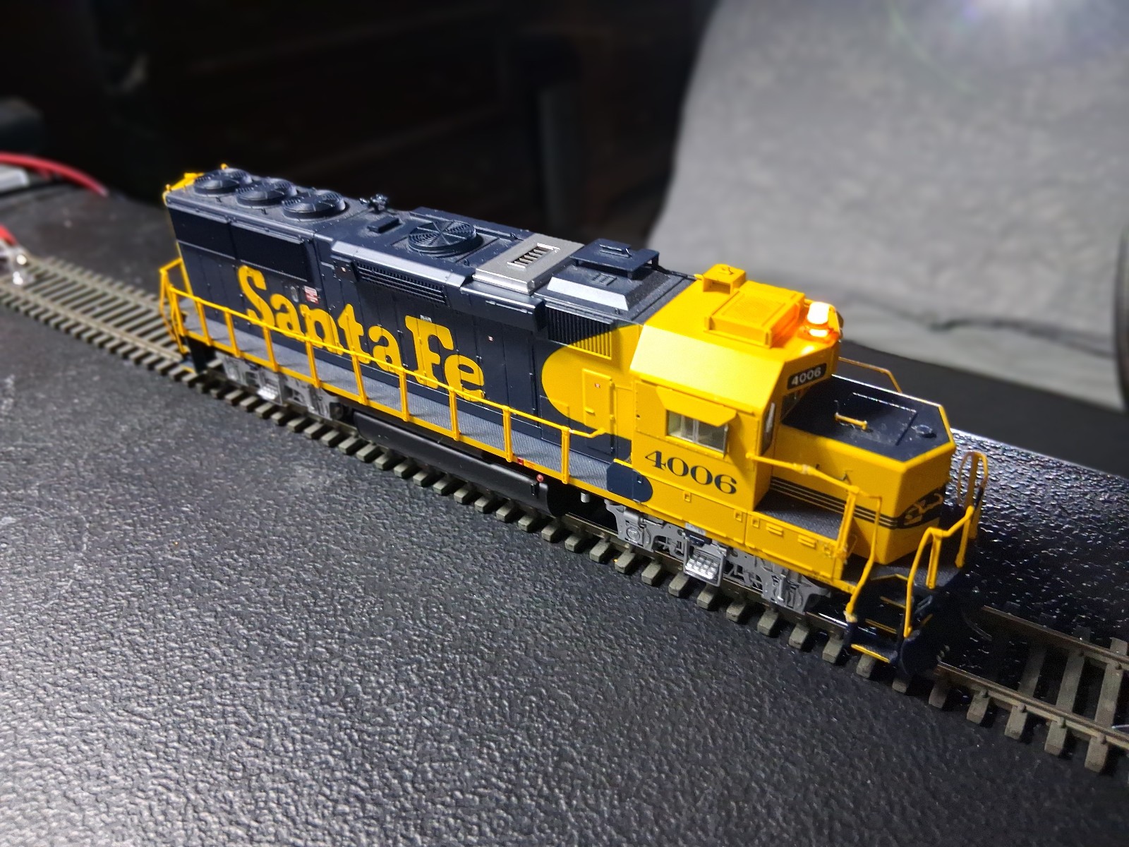 HO Scale Fox Valley ATSF GP60 # 4006 with DCC and Sound installed